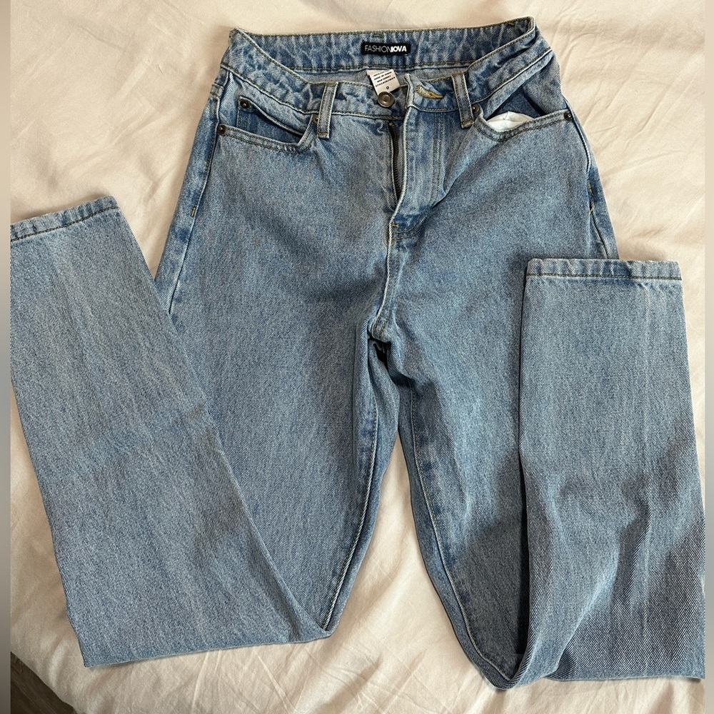 NWOT Fashion Nova classic mom jeans